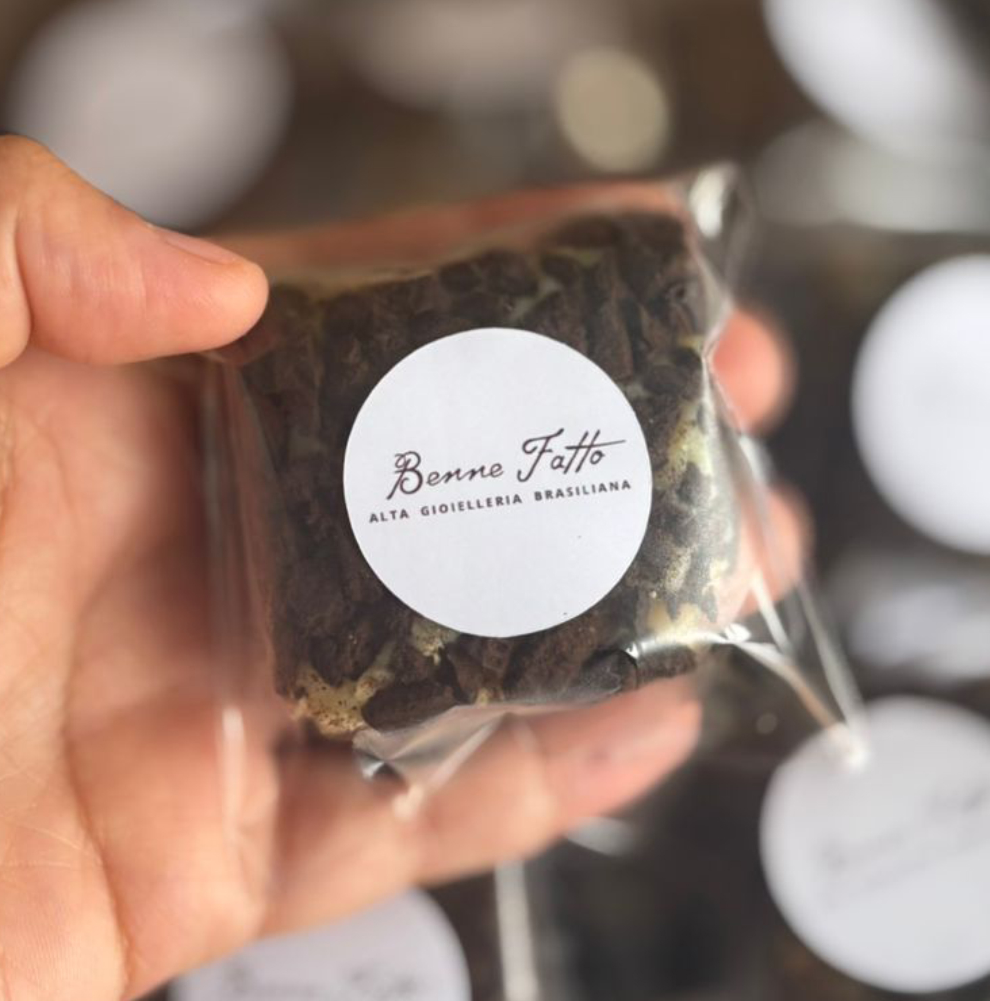 Bolo artesanal decorado em close